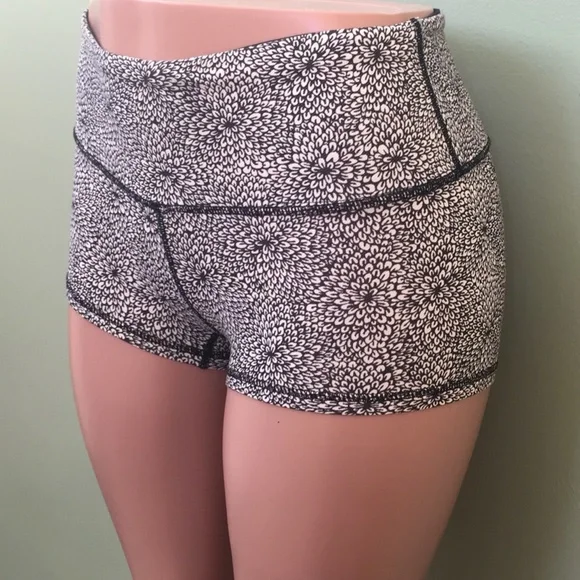Lululemon Shorts - Picture 3 of 7